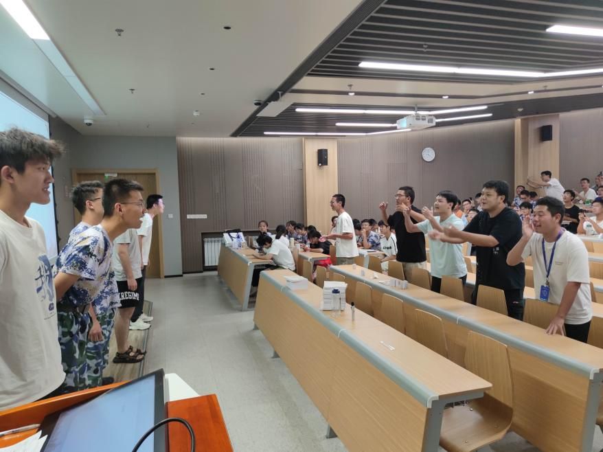 院面向本科新生开展沉浸式形势与政策课澳门新葡京app计算机科学与技术学(图3) 院面向本科新生开展沉浸式形势与政策课澳门新葡京app计算机科学与技术学(图3)