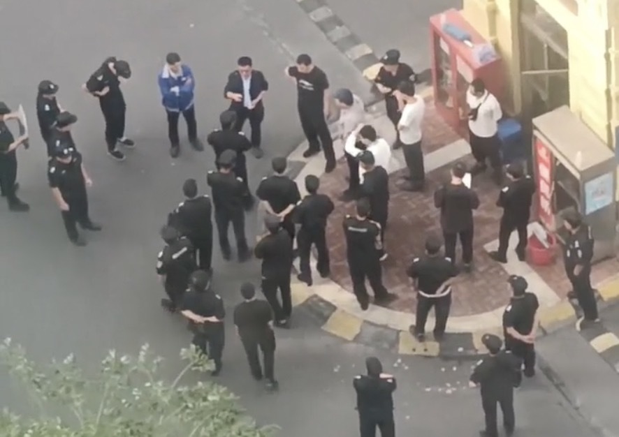 了”愤怒的业主开始围剿物业公司新葡京娱乐风暴眼丨“地位颠倒(图1)